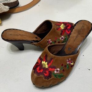 Beverly Feldman Embroidered Heeled Clogs Slides size 7 worn one time